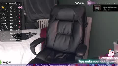 Snapshot of smuffin_x chatting on February 18, 9:09 pm Strawberry Muffin online show from February 18, 9:09 pm