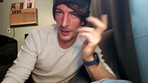 Snapshot of snackyyyy chatting on February 28, 2:23 am Snackyyyy online show from February 28, 2:23 am