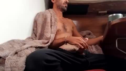 snag1_8 online show from October 31, 9:54 am