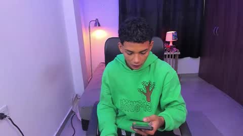 Snapshot of snak_master1 chatting on November 18, 2:54 pm snak_master1 online show from November 18, 2:54 pm