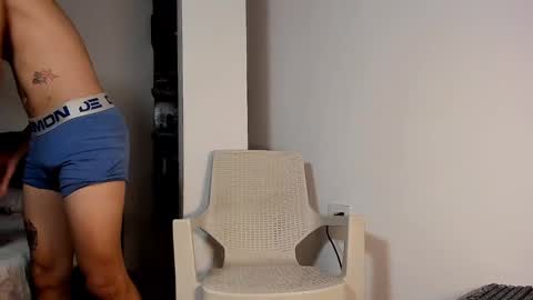 Snapshot of snakebutterfly chatting on December 21, 7:03 am snakebutterfly online show from December 21, 7:03 am