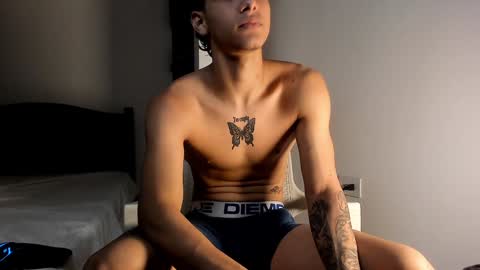 Snapshot of snakebutterfly chatting on January 3, 8:21 am snakebutterfly online show from January 3, 8:21 am