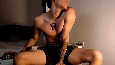 Snapshot of snakebutterfly chatting on January 4, 7:13 am snakebutterfly online show from January 4, 7:13 am