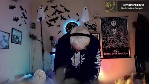 Snapshot of snarfle chatting on December 4, 6:17 pm Viiscount Snarfle Von Snarfenberg online show from December 4, 6:17 pm