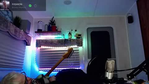 Snapshot of snarfle chatting on March 3, 7:21 am Viiscount Snarfle Von Snarfenberg online show from March 3, 7:21 am