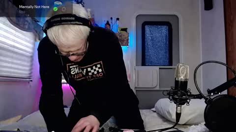 Snapshot of snarfle chatting on March 4, 11:32 pm Viiscount Snarfle Von Snarfenberg online show from March 4, 11:32 pm