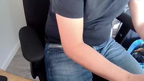 Sneakybill online show from September 17, 6:04 am