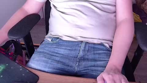 Sneakybill online show from November 24, 9:25 pm