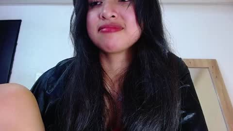 Snapshot of sneakyy_fantasy chatting on December 7, 6:54 am Hellen online show from December 7, 6:54 am