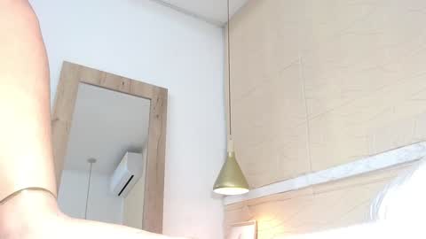 Snapshot of sneakyy_fantasy chatting on January 14, 10:17 am Hellen online show from January 14, 10:17 am