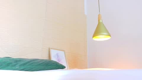 Snapshot of sneakyy_fantasy chatting on February 19, 10:23 am Hellen online show from February 19, 10:23 am