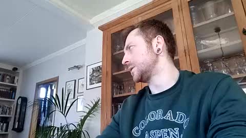 snoecks online show from February 25, 10:25 am