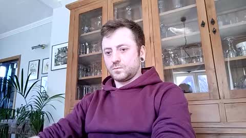 snoecks online show from March 15, 12:33 pm