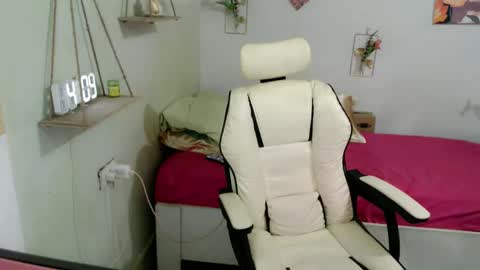 snow_2000 online show from January 8, 12:07 pm