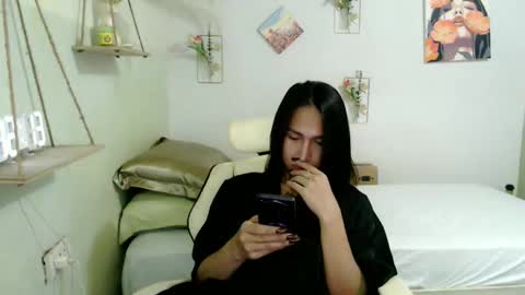 snow_2000 online show from February 8, 5:44 am