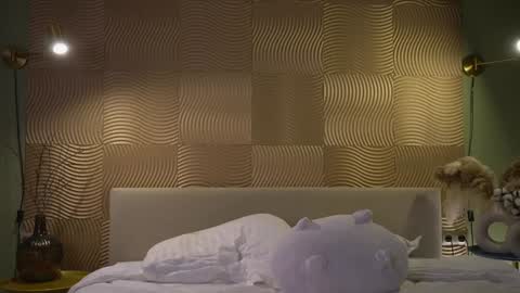 Snapshot of snow_is_falling chatting on December 1, 4:29 pm Candice Snow online show from December 1, 4:29 pm