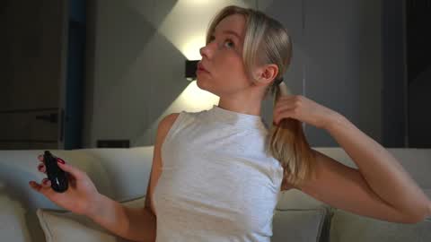 Snapshot of snow_is_falling chatting on January 23, 12:19 pm Candice Snow online show from January 23, 12:19 pm