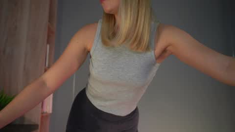 Snapshot of snow_is_falling chatting on February 3, 10:36 am Candice Snow online show from February 3, 10:36 am