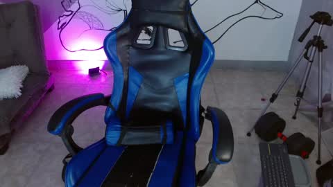 Jon   online show from April 16, 9:39 pm