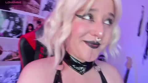Snapshot of snow_party420 chatting on May 16, 8:07 pm online show from May 16, 8:07 pm