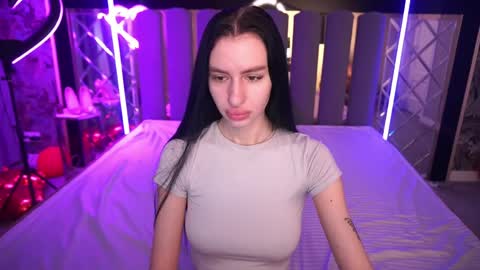 snow_whiteeex online show from April 2, 5:38 am