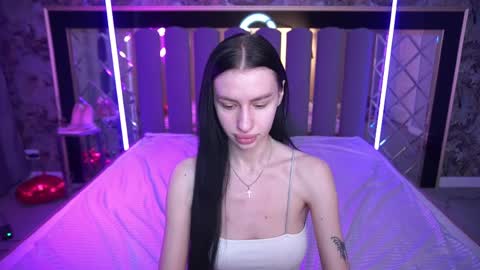 snow_whiteeex online show from April 9, 6:13 am