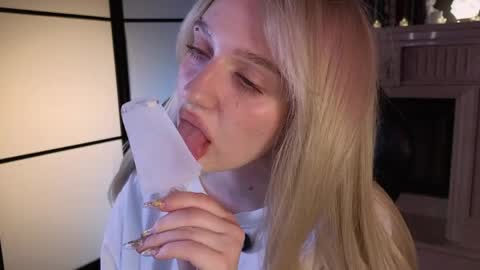 Ellie online show from June 6, 5:45 am