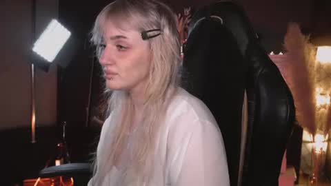 Ellie online show from June 24, 5:17 am