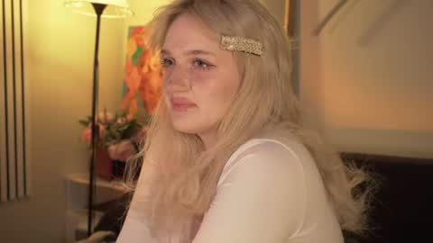 Ellie online show from July 19, 5:33 am