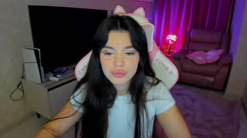 Snapshot of snowingwinter chatting on October 15, 7:36 pm snowingwinter online show from October 15, 7:36 pm