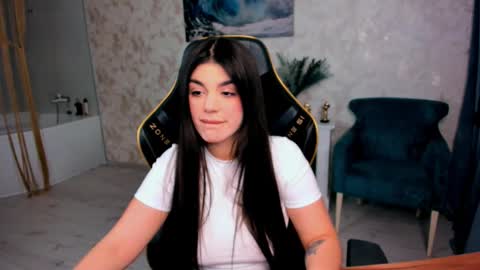 Snapshot of snowingwinter chatting on February 20, 7:36 pm snowingwinter online show from February 20, 7:36 pm