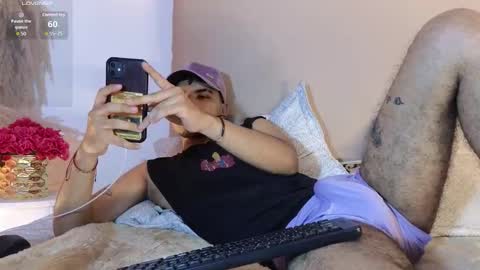 Snapshot of snowlann chatting on November 12, 11:32 am Snow online show from November 12, 11:32 am