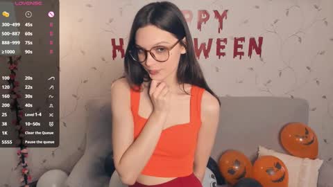 Snapshot of so__sweet chatting on October 27, 8:40 am Alice - Birthday Girl online show from October 27, 8:40 am