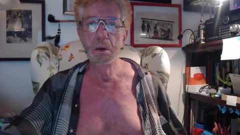 Snapshot of so_erotic_sub chatting on November 17, 6:41 am ImYourBitch online show from November 17, 6:41 am