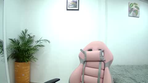 soffi_rousel_ online show from February 16, 11:37 pm