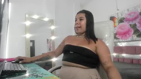 soffii_clarkk online show from November 22, 10:09 pm