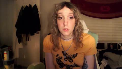 Snapshot of soffpurr chatting on November 14, 5:06 am Lilytea online show from November 14, 5:06 am