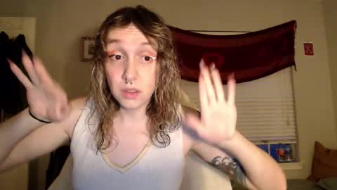 Snapshot of soffpurr chatting on November 30, 11:31 pm Lilytea online show from November 30, 11:31 pm