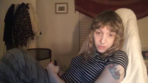 Snapshot of soffpurr chatting on December 14, 8:52 am Lilytea online show from December 14, 8:52 am