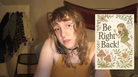 Snapshot of soffpurr chatting on December 16, 12:15 am Lilytea online show from December 16, 12:15 am