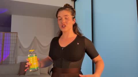 Julia    online show from October 27, 7:40 pm