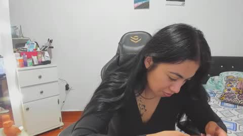 Snapshot of sofhya_jay9 chatting on February 12, 2:45 am Evainked online show from February 12, 2:45 am