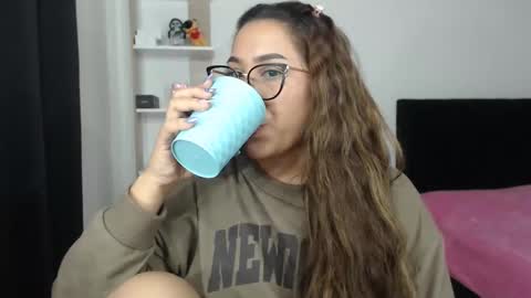 Snapshot of sofi4__ chatting on March 7, 2:25 am sofi online show from March 7, 2:25 am