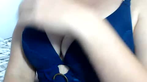 Snapshot of sofi995971 chatting on June 18, 7:52 am Sofa Castellanos online show from June 18, 7:52 am