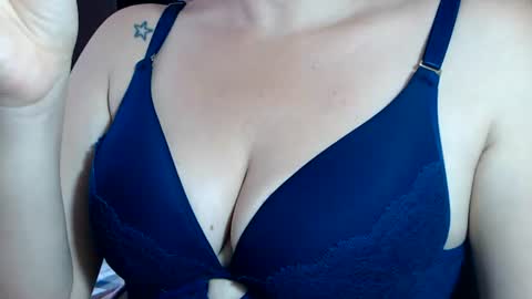 Snapshot of sofi995971 chatting on June 21, 6:54 pm Sofa Castellanos online show from June 21, 6:54 pm