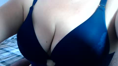 Snapshot of sofi995971 chatting on June 25, 3:27 pm Sofa Castellanos online show from June 25, 3:27 pm