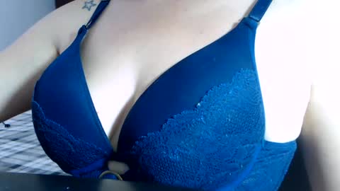 Snapshot of sofi995971 chatting on July 14, 4:13 pm Sofa Castellanos online show from July 14, 4:13 pm