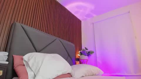 S O F I  online show from April 16, 9:39 pm