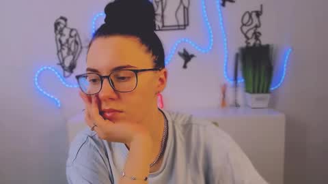 Snapshot of sofi_lonely chatting on February 7, 8:18 am sofi_lonely online show from February 7, 8:18 am