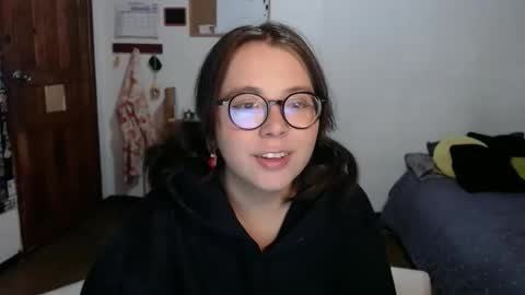 Sofi Lynch online show from March 27, 4:40 am